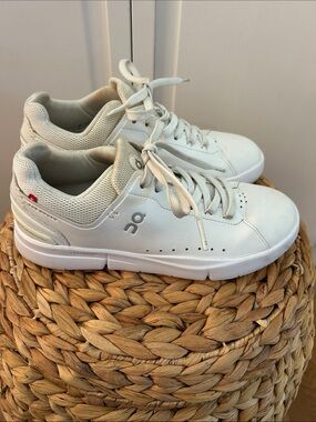On Running Women's, The ROGER Advantage - White, Size 7.5